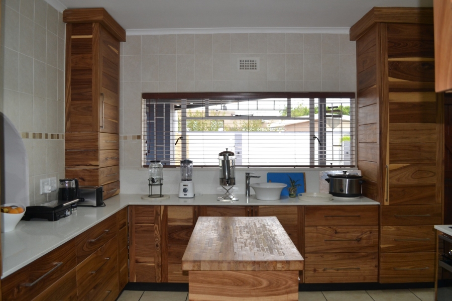 5 Bedroom Property for Sale in Wellington North Western Cape